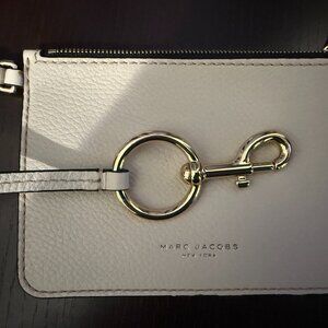 Share Marc Jacobs Ivory Pebbled Leather Zip Pouch / Wallet / Card Holder / Brand